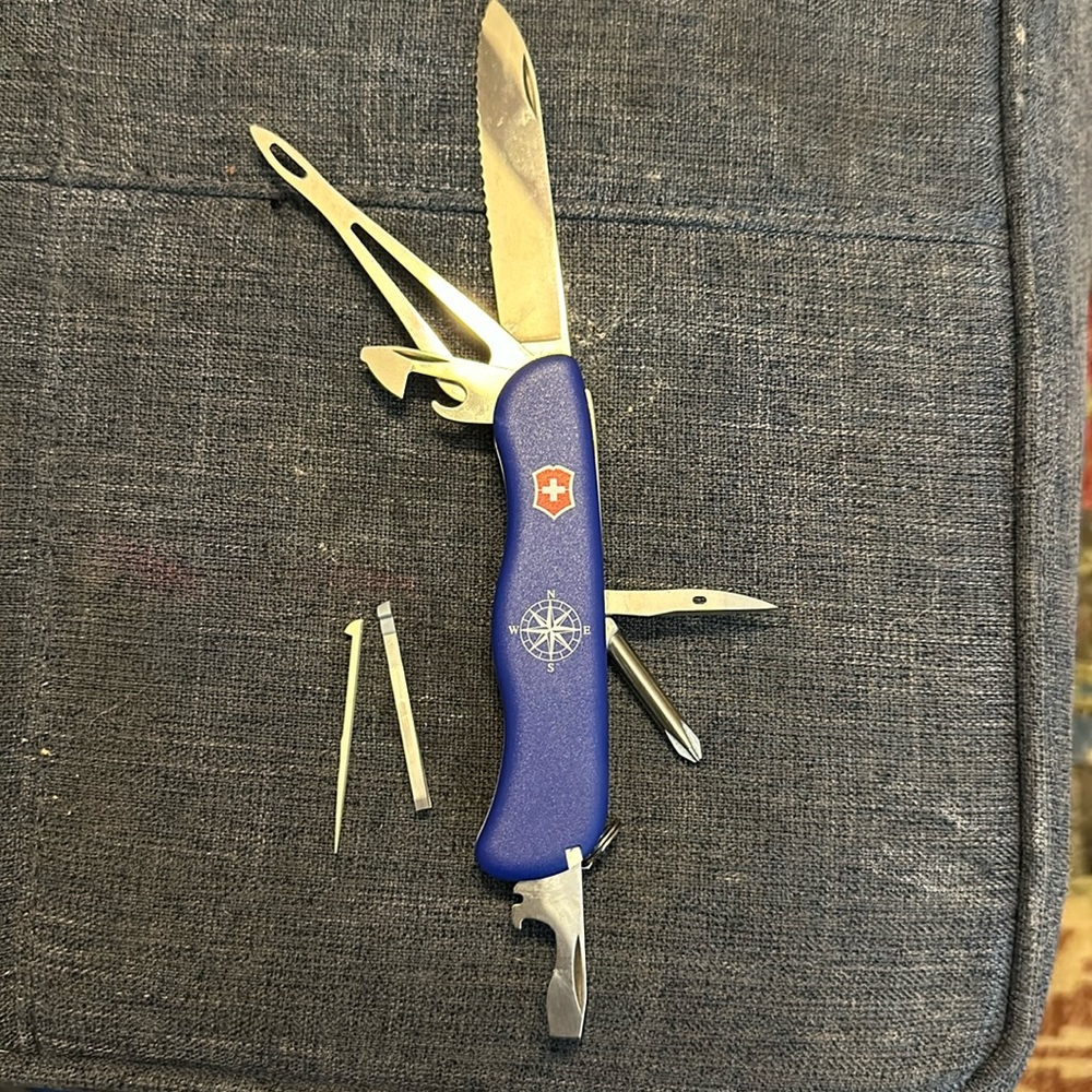 VICTORINOX SWISS ARMY Mariner excellent condition